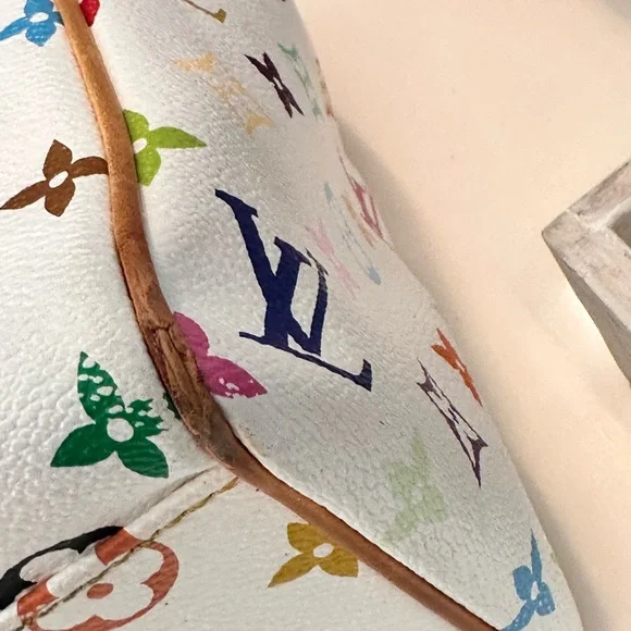 Louis Vuitton - Picture 11 of 17